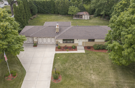 2985 S 126th St, New Berlin WI 53151