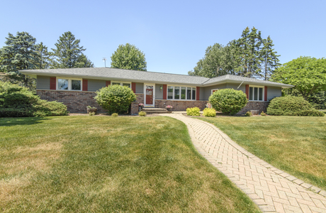 1330 Christopher Ct Oconomowoc, WI 53066