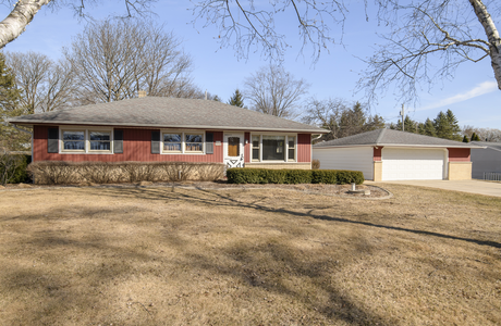 W203N9508 Bittersweet Ln, Menomonee Falls, WI 53051