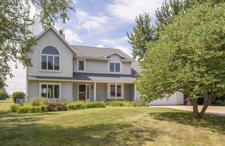 W309S10575 Greenhill CT, Mukwonago, WI 53149