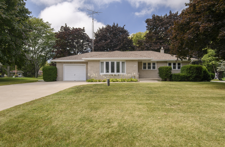 7427 S Shepard Ave Oak Creek, WI 53154 