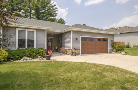 841 Whispering Pines Cir, Lake Mills WI 53551